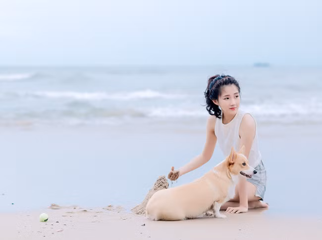 Kiều Trinh rất thích nuôi chó, chơi game và sưu tập đồ công nghệ.