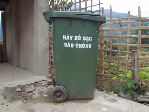 Thùng "bạc".