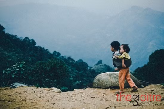 Trong mỗi ánh mắt của các em, người xem bất chợt có cảm giác thế giới của các em thật nhỏ và những ước mơ cũng thật bình dị. Các em chỉ mong được ăn no áo ấm, sống vui vẻ bên gia đình, bản làng của mình.