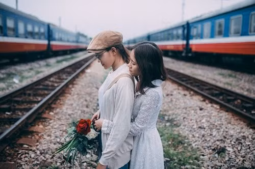Bộ ảnh đôi bạn nữ 9X xứ Nghệ được thực hiện để kỉ niệm những tháng ngày của một tình bạn khăng khít, gắn bó với nhau “như hình với bóng”.