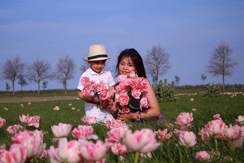 Tác giả của loạt ảnh đang nhận được nhiều lời khen này không ai khác chính là mẹ của Việt Hà - chị Lips Phạm.
