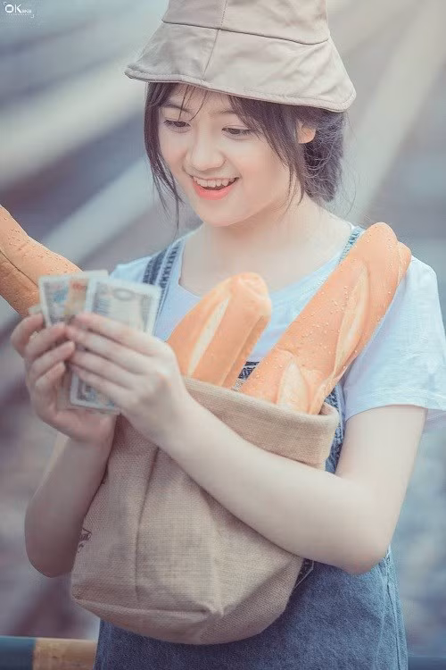 Hiện tại, Khánh Linh đang học lớp 12, trường THPT Chuyên Lào Cai.