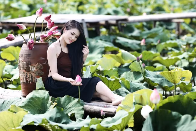 Khánh Chi từng được biết đến với biệt danh "em gái Công Vinh".