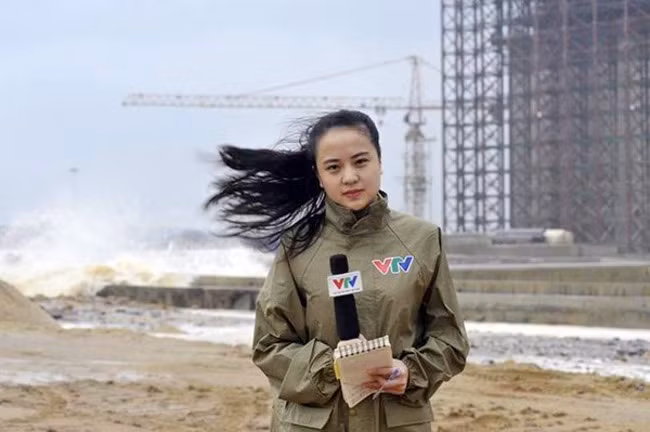 Hoàng Ngọc Bích cũng là một trong những MC thời tiết xinh đẹp của VTV.