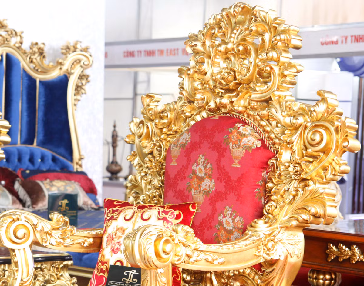 Họa tiết tinh xảo, mang đậm chất cổ điển thường thấy trong Hoàng Cung thời xưa.