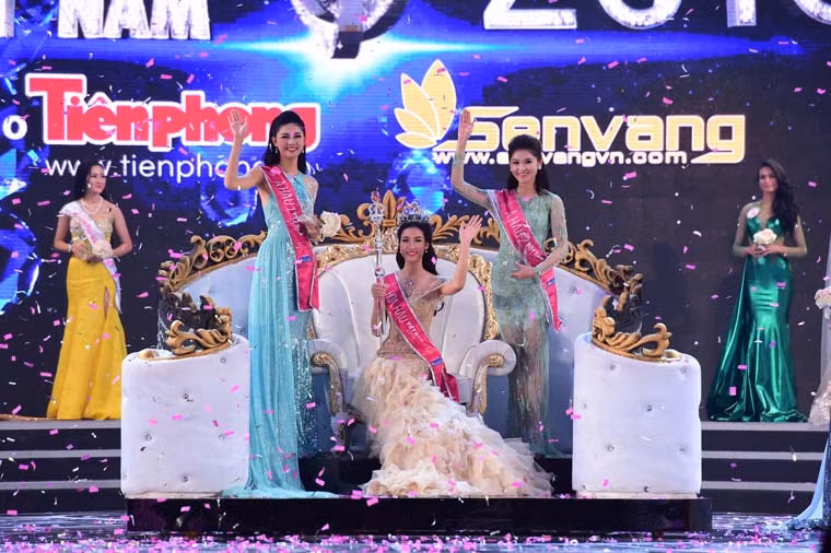 Sau nhiều tháng tranh tài, cuối cùng chiếc vương miện danh giá nhất đã thuộc về nữ sinh Đỗ Mỹ Linh.