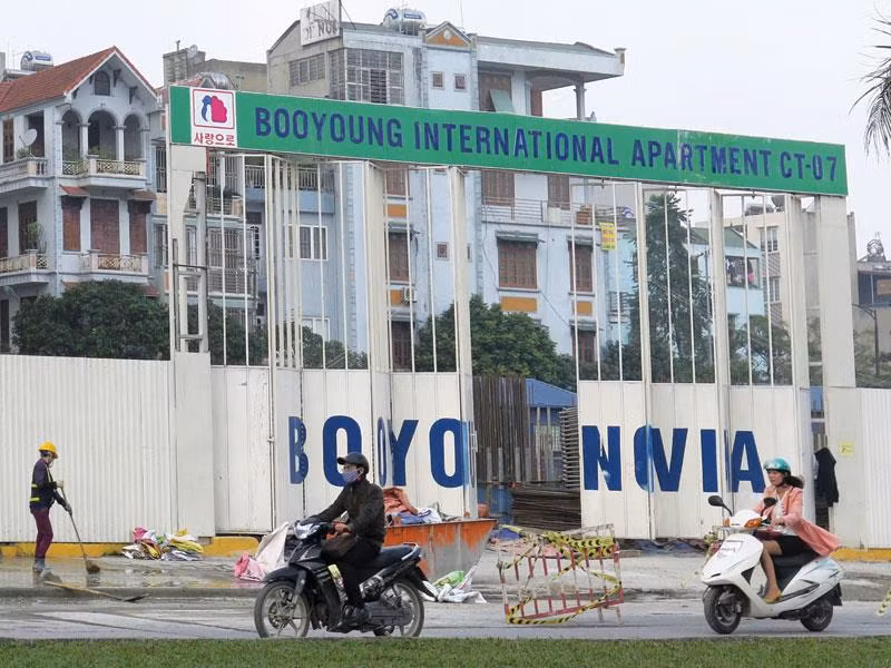  2. Booyoung Vina Dự án chung cư cày nát vỉa hè tiền tỷ tiếp theo là Khu chung cư quốc tế Booyoung (Dự án Booyoung Vina - đường Nguyễn Trãi, Hà Đông, Hà Nội) do Công ty TNHH Booyoung Việt Nam - Hàn Quốc làm chủ đầu tư, với tổng diện tích 4.3 ha, vốn đầu tư 171 triệu USD. Ảnh: Quang Hà/dautubds.baodautu.vn.
