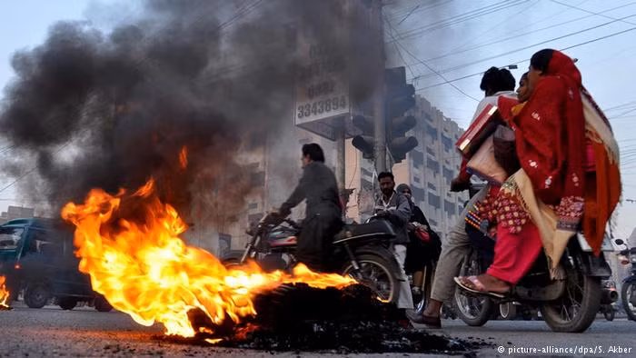Ngày 30/1: Hơn 60 người thiệt mạng trong vụ đánh bom nhằm vào một nhà thờ của người Shiite ở thị trấn Shikarpur, miền đông nam Pakistan. Nhóm cực đoan theo dòng Sunni, Jundaullah – một nhánh của phiến quân Taliban ở Pakistan – đã nhận trách nhiệm thực hiện vụ tấn công đẫm máu này.