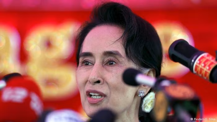 Ngày 8/11: Hơn 30 triệu cử tri Myanmar bắt đầu đi bỏ phiếu trong cuộc bầu cử tự do đầu tiên ở nước này sau 25 năm. Kết quả cuộc bầu cử Myanmar, đảng Liên đoàn quốc gia vì dân chủ (NLD) đối lập của bà Aung San Suu Kyi giành thắng lợi với 886 ghế, chiếm 77,04% số ghế tại ba cấp của cơ quan lập pháp.