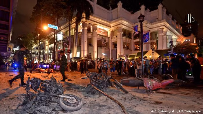 Ngày 17/8: Một vụ tấn công khủng bố đền Erawan, thủ đô Bangkok, Thái Lan, đã khiến 20 người thiệt mạng, trong đó chủ yếu là người nước ngoài, và 120 người bị thương.