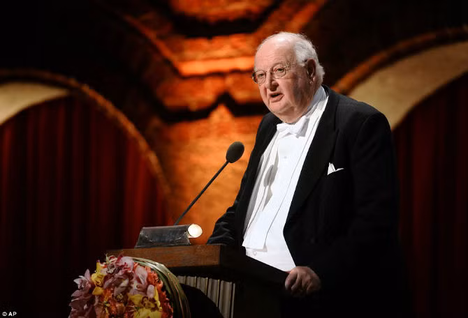 Người đoạt giải Nobel Kinh tế, giáo sư Angus Deaton, phát biểu trong buổi tiệc.