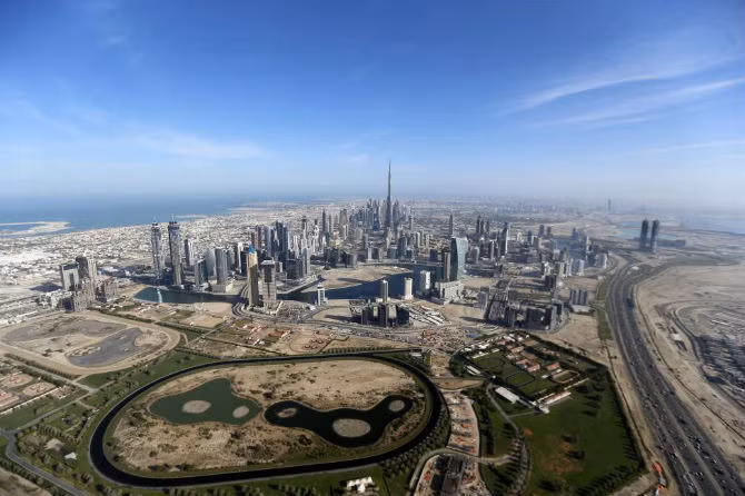 Burj Khalifa - tháp cao nhất thế giới - ở Dubai.