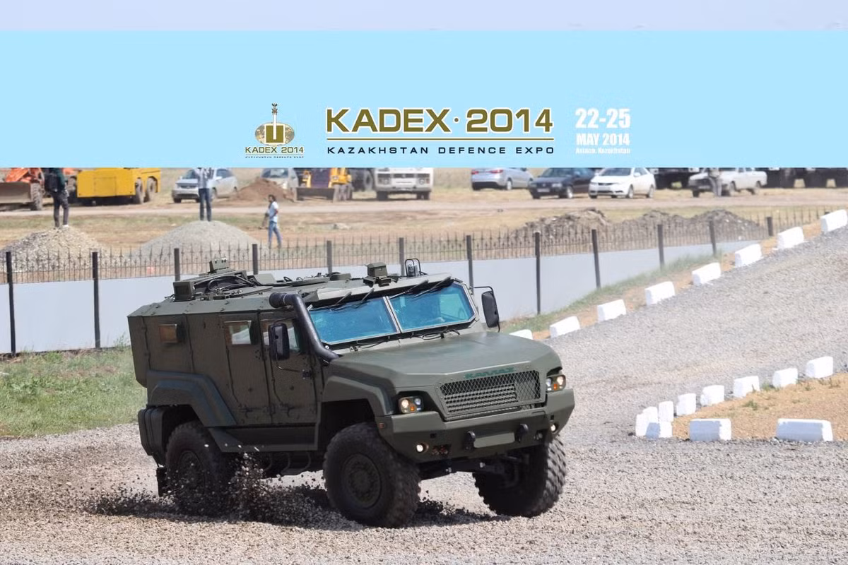 Typhoon-K (KAMAZ-53949) là xe bọc thép kháng mìn (MRAP) được phát triển bởi KamAZ với nguồn vốn tư nhân đáp ứng các yêu cầu nhiệm vụ mà Quân đội Nga đề ra. Dòng xe MRAP này được chính thức ra mắt năm 2013, các cuộc thử nghiệm được hoàn thành vào năm 2015. Ảnh: Typhoon-K lần đầu tiên xuất hiện trước công chúng trong cuộc triển lãm KADEX 2014 ở Kazakhstan.