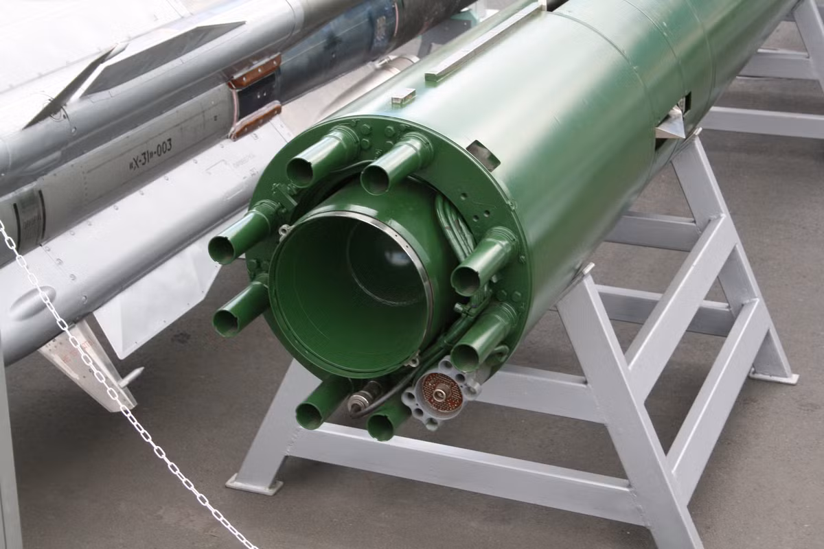 VA-111 Shkval được trang bị động cơ rocket nhiên liệu rắn có lực đẩy rất lớn nếu so với động cơ trên không, tốc độ khởi động của nó lên tới 92km/h và nhanh chóng lên tới 500km/h (phiên bản xuất khẩu chỉ đạt 360km/h).