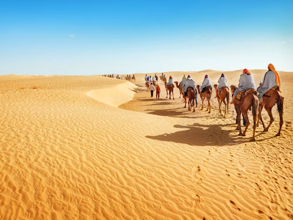 Theo ước tính, khoảng 2 triệu người sinh sống ở sa mạc Sahara.