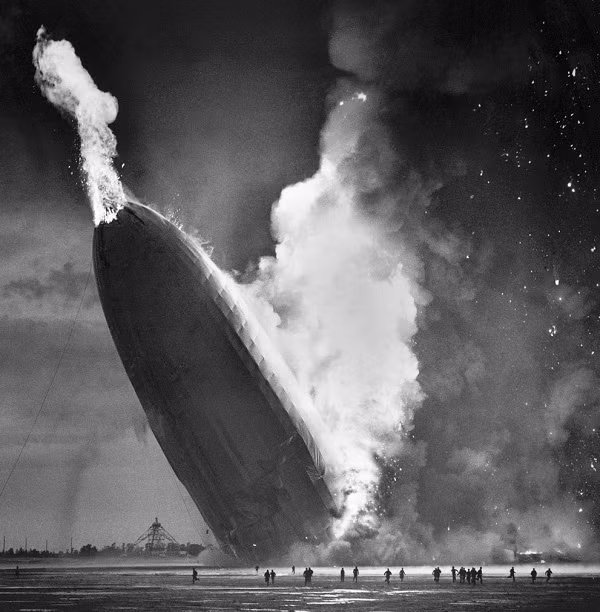 Vào ngày hôm đó, khinh khí cầu Hindenburg khởi hành từ Frankfurt (Đức) đã bốc cháy dữ dội trước khi hạ cánh tại Lakehurst, New Jersey (Mỹ). Thảm kịch đã khiến 36 người thiệt mạng. Sự kiện này cũng chấm dứt kỷ nguyên của khinh khí cầu.