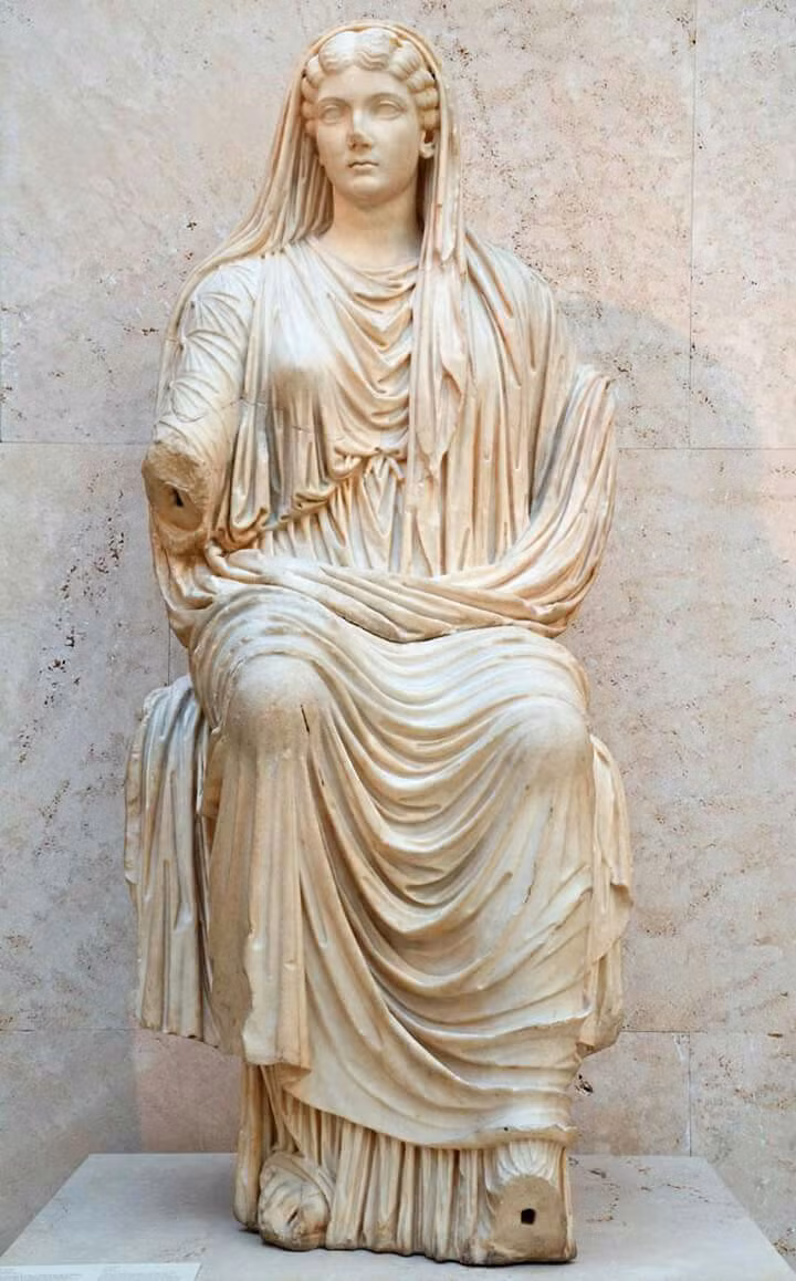 Vào ngày Scribonia sinh cho ông người con gái Julia, Augustus đã bỏ bà để kết hôn với tình yêu lớn nhất đời mình là Livia Drusilla sau khi ép Tiberius Claudius Nero phải bỏ vợ.