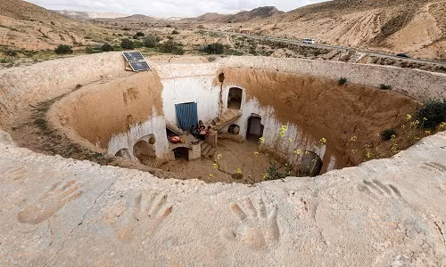 Người dân nơi đây gọi những ngôi nhà này là troglodyte.