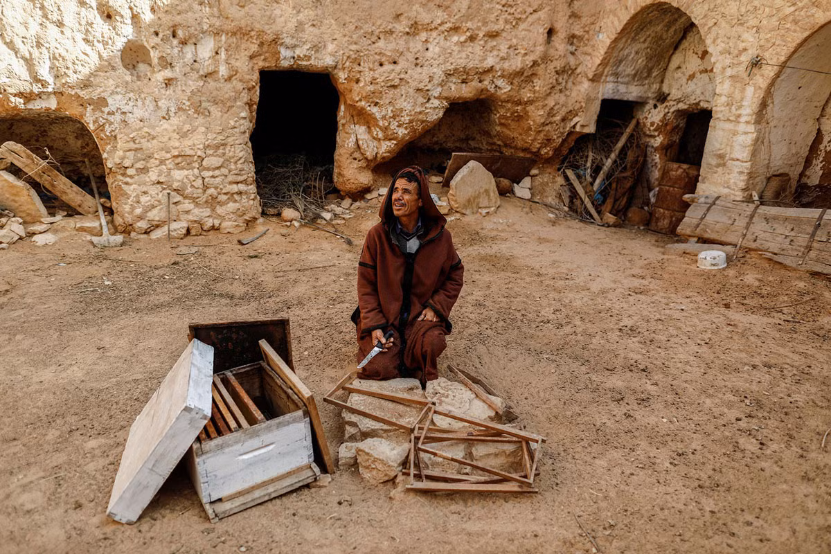 Chia sẻ lý do không chuyển đến nơi khác sinh sống, chị Saliha Mohamedi, 36 tuổi, ở Matmata, Tunisia cho hay: "Tôi không muốn rời bỏ chúng, bởi điều đó như thế tôi đang vứt đi cuộc đời mình và các giá trị truyền thống".
