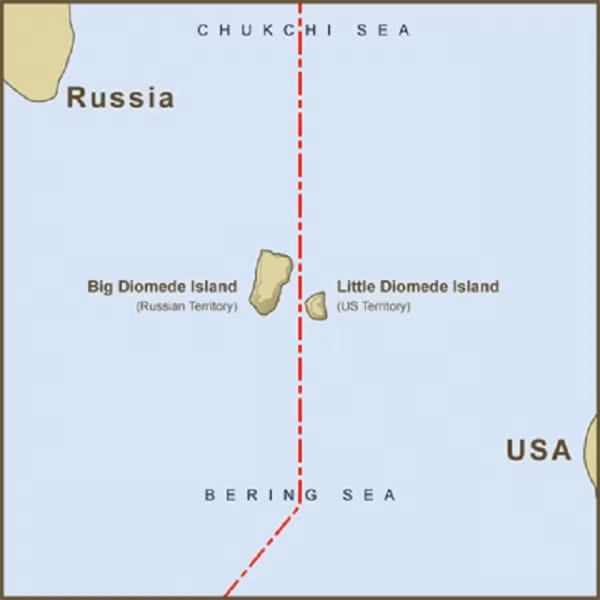 Little Diomede thuộc biên giới của Mỹ, trong khi đó Big Diomede lại do Nga cai quản. Ảnh: Tripandtravel blog