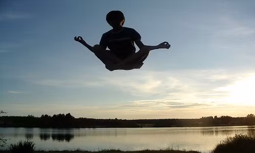 Tu sĩ Milarepa là một nhà yoga hàng đầu ở Tây Tạng thuộc thế kỷ 19 cũng nổi tiếng lịch sử với khả năng khinh công tài tình. Vị tu sĩ này được mệnh danh là người nắm giữ nhiều sức mạnh kỳ bí mà giới khoa học không thể lý giải.