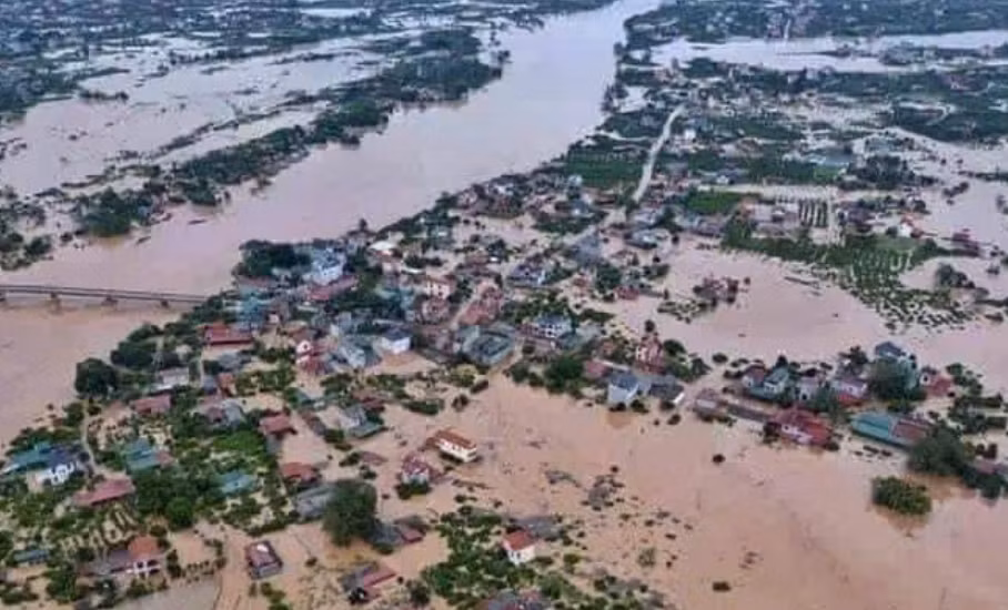 Riêng cầu Chiêm Hóa (QL.3B, huyện Chiêm Hóa) cấm tất cả người và phương tiện lưu thông qua cầu đến khi có thông báo mới.