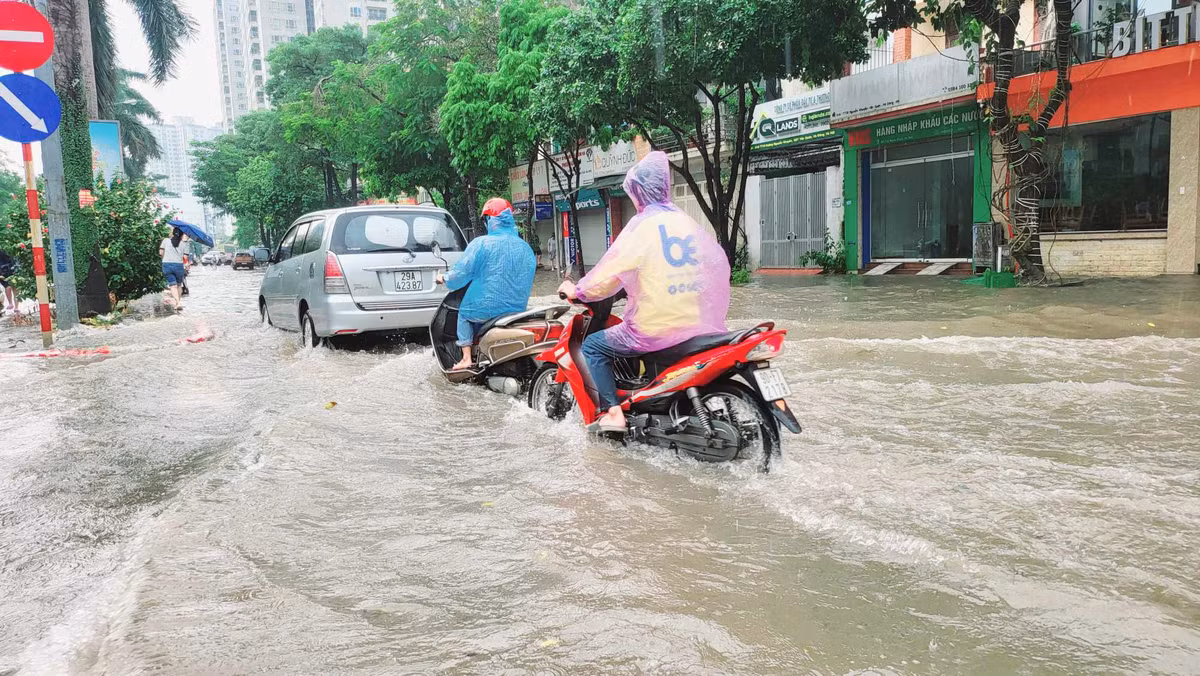 Giao thông Hà Nội gặp nhiều khó khăn.