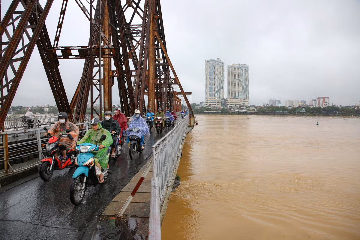 Tiếp tục cảnh báo nguy cơ ngập sâu ven sông Hồng Hà Nội Tiep tuc canh bao nguy co ngap sau ven song Hong Ha Noi