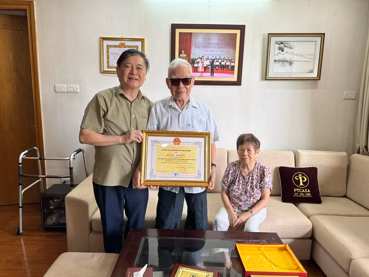 GS.TS Đặng Hữu nhận danh hiệu Trí thức KHCN tiêu biểu GS.TS Dang Huu nhan danh hieu Tri thuc KHCN tieu bieu