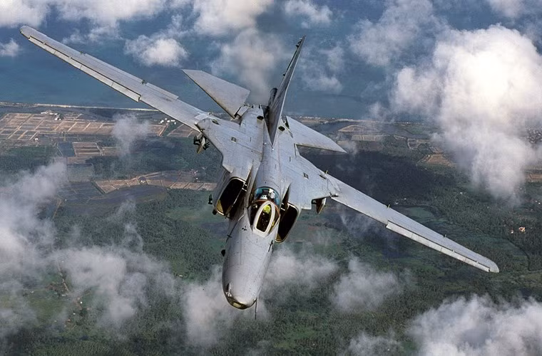 MiG-27 là máy bay cường kích cánh cụp cánh xòe do Liên Xô phát triển. Đây là dòng máy bay tấn công mặt đất gần như là "độc nhất" của gia đình tiêm kích đánh chặn MiG huyền thoại. Hiện nay, chỉ còn vài nước, trong đó có Ấn Độ là còn sử dụng MiG-27.