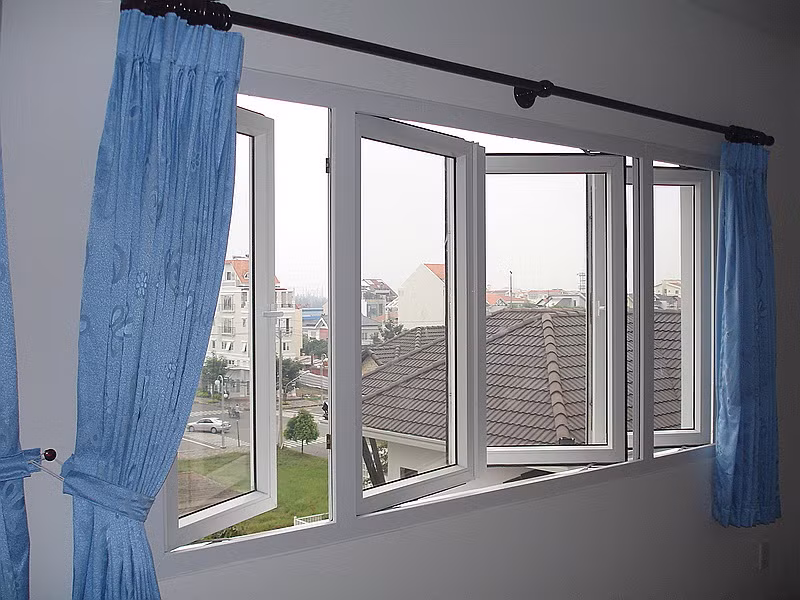 Phòng quá nhiều cửa khiến tiền tài không tích tụ