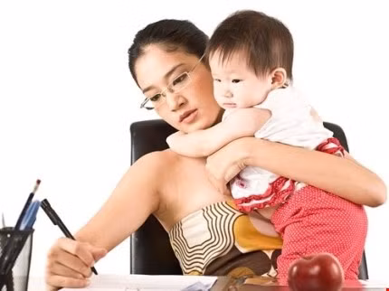 Biết hy sinh. Khi người phụ nữ hạnh phúc, họ sẽ thấy công việc giúp đỡ người khác là chuyện nên làm. Chính điều này đã khiến những người đàn ông bị thu hút. Đàn ông tin rằng “cô gái này sẽ làm mình hạnh phúc”.