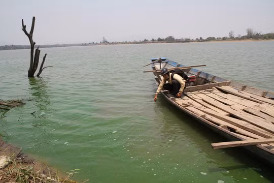 Nguồn nước sông Ba bỗng chuyển sang màu xanh.