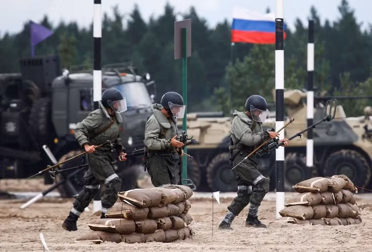 Ông Volfovich và Gerasimov còn thảo luận về cuộc họp của tổ chức CSTO sắp tới, chuẩn bị cho một số cuộc tập trận chung và mong muốn phát triển và tăng cường hợp tác song phương hơn nữa trong lĩnh vực quân sự.