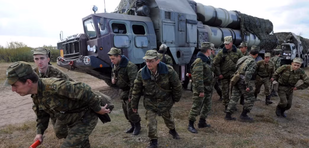 Minsk cũng bị cáo buộc đã nhắm mắt làm ngơ trước hoạt động của lực lượng vũ trang Ukraine ở Donbass, khi cung cấp thiết bị quân sự cho Ukraine.