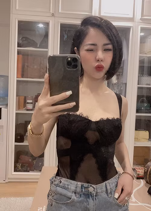 Ít ai nghĩ nữ MC ở độ tuổi U40, từng một lần sinh nở.