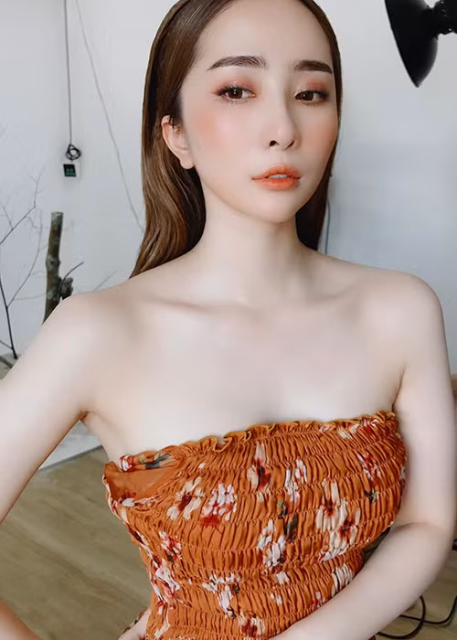Nữ diễn viên có làn da trắng bóc, mịn màng không tì vết.