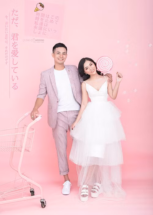 Nam diễn viên cho hay vợ chồng cách nhau gần 10 tuổi nhưng không có nhiều bất đồng về tính cách. Ảnh: Người đưa tin