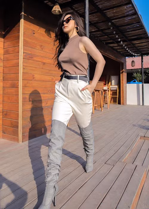 Ở Mỹ, Hương Tràm vào bếp, bắt đầu nấu những món ăn đơn giản nhất và làm các công việc nhà khác.