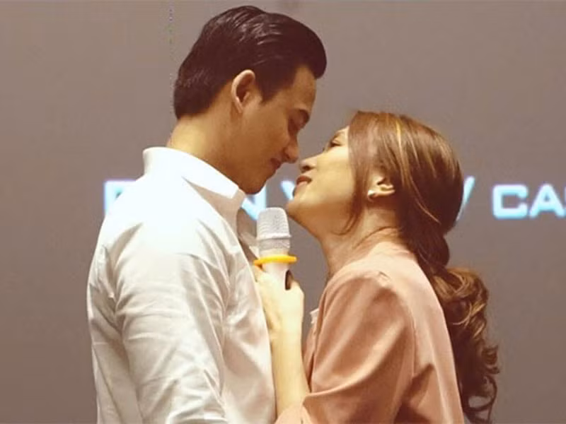 Mối quan hệ giữa "họa mi tóc nâu" và đàn em kém 10 tuổi không dừng lại ở mức đồng nghiệp. Ảnh: Dân Việt