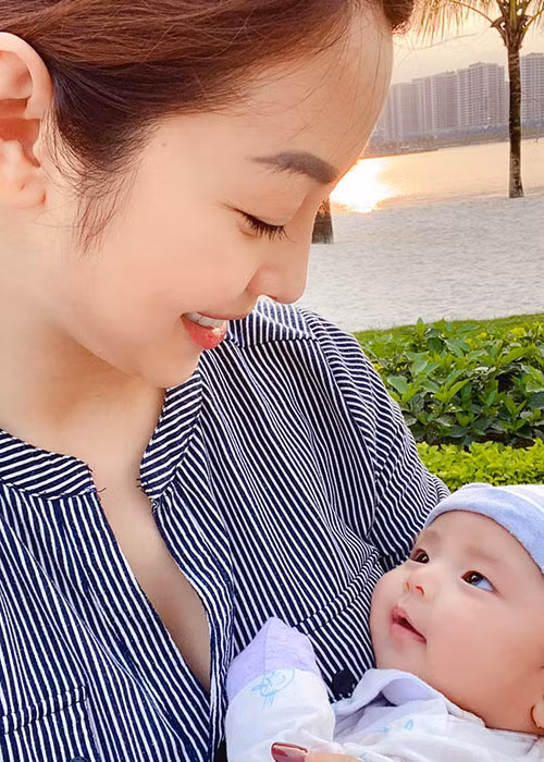 Bé Nấm là con gái của Jennifer Phạm và doanh nhân Đức Hải.