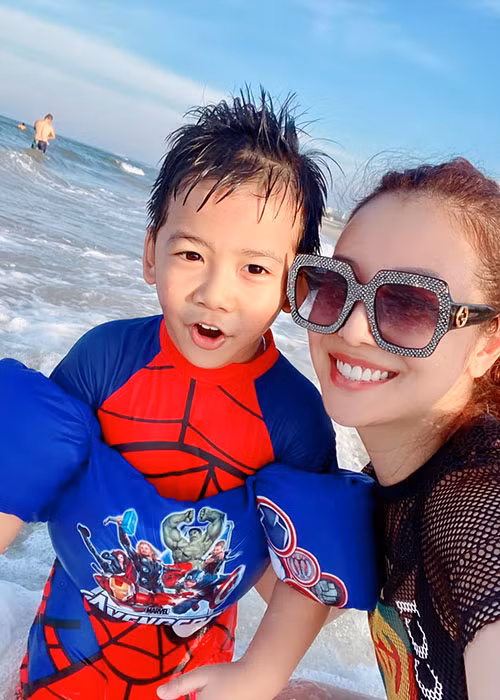 Năm 2016, Jennifer Phạm sinh con trai cho ông xã Đức Hải. Vợ chồng cô đặt tên con là Nguyễn Đức Minh Trung, tên thân mật Nu.