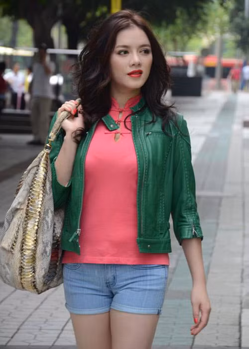 Theo Thế giới &amp; Việt Nam, trong một lần từ Đức về thăm gia đình, đang đi dạo trong một trung tâm thương mại thì Lý Nhã Kỳ được mời đóng phim.