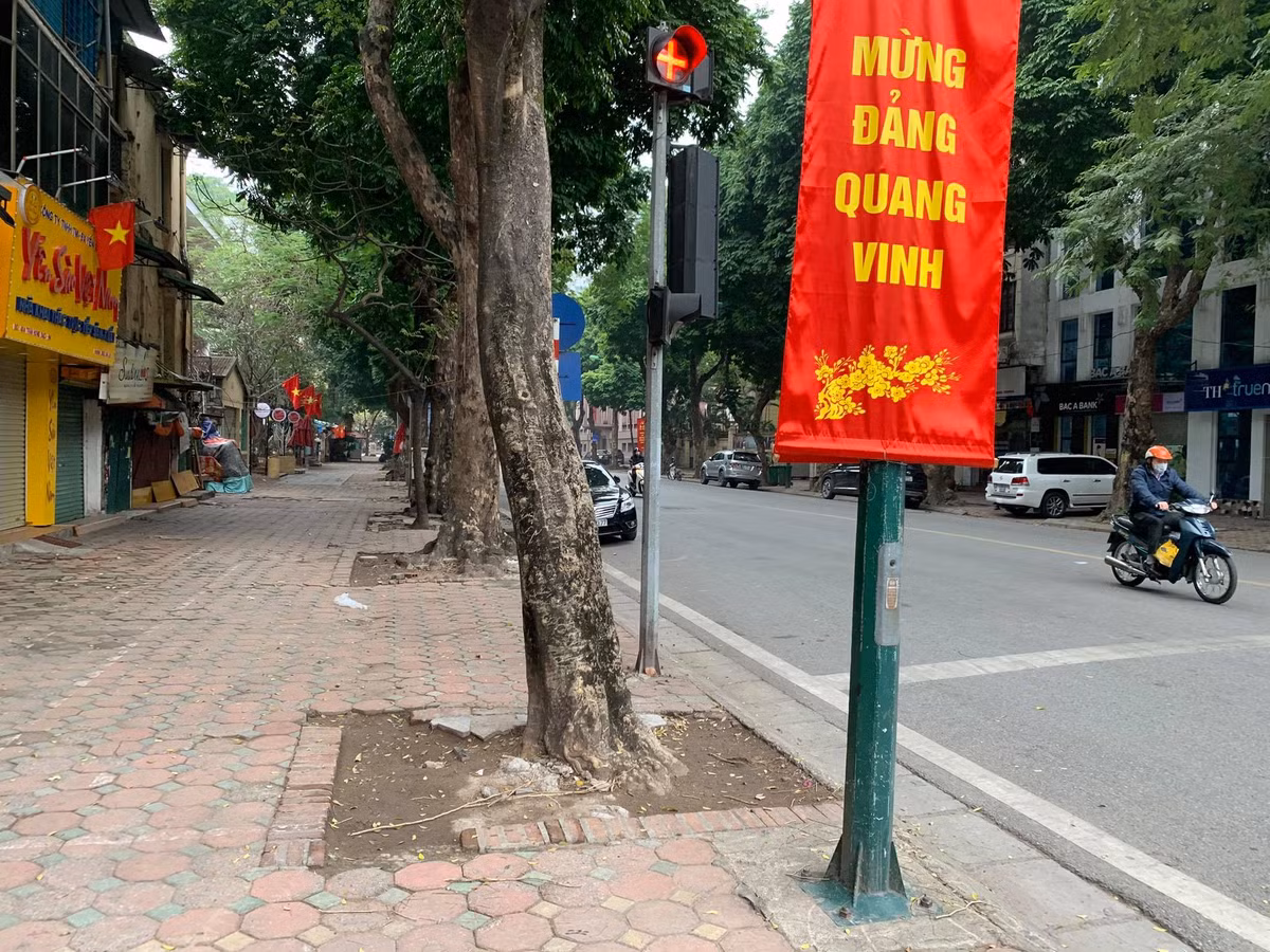 Vì dịch COVID-19, không ít hộ gia đình lựa chọn ăn Tết ở Hà Nội thay vì đón năm mới ở quê nhà.