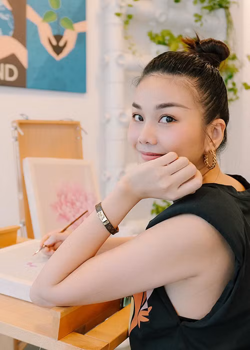Tháng 10/2020, trên Elle, Thanh Hằng cho biết, cô độc thân hai năm qua dù xung quanh cũng không ít người bày tỏ.