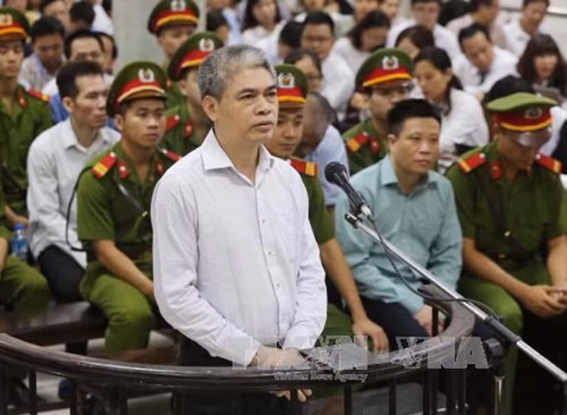 Tuy nhiên, theo đánh giá của cơ quan tố tụng, bị cáo này liên tục thay đổi lời khai, đổ tội cho người khác gây cản trở cho công tác điều tra vụ án. Cơ quan điều tra đề nghị, quá trình truy tố phải nghiêm khắc với Nguyễn Xuân Sơn. Ảnh: TTXVN.