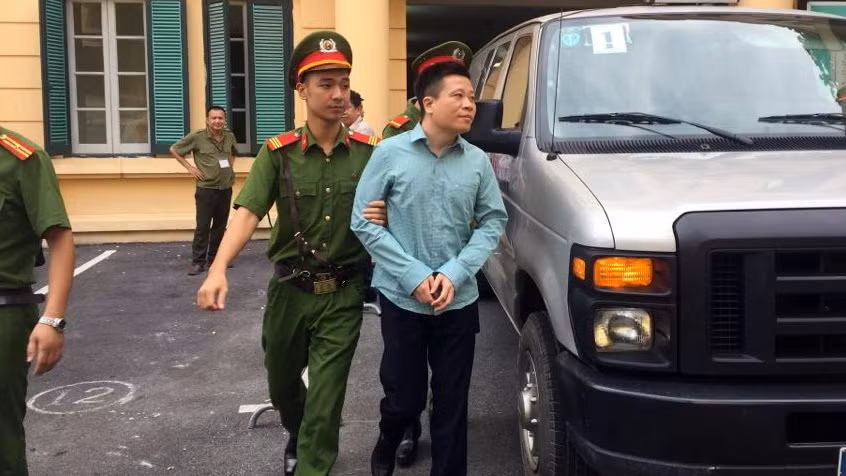 La lung: Mang toi danh chong chat, Ha Van Tham van cuoi tuoi-Hinh-3
