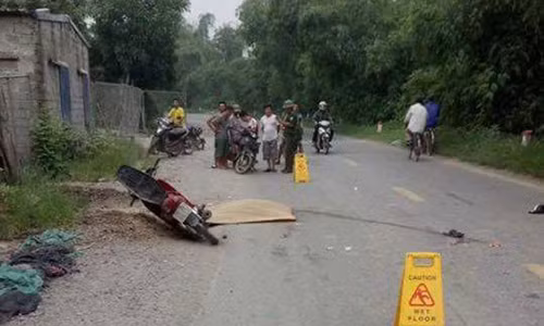 Ha Noi: Mot nguoi dan ong chet bat thuong ben duong