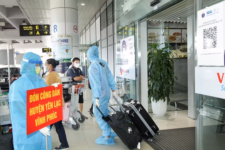 Vĩnh Phúc: Trường hợp cần thiết phải trở về quê hương trong điều kiện hiện nay, tỉnh Vĩnh Phúc sẵn sàng tiếp nhận, đón tiếp bà con ân cần, chu đáo; bố trí nơi ăn ở, cách ly được bảo đảm an toàn. Phải được xét nghiệm và cách ly theo đúng quy định trước khi về nhà và gặp gỡ bất kỳ ai trong gia đình, hàng xóm hay người thân.