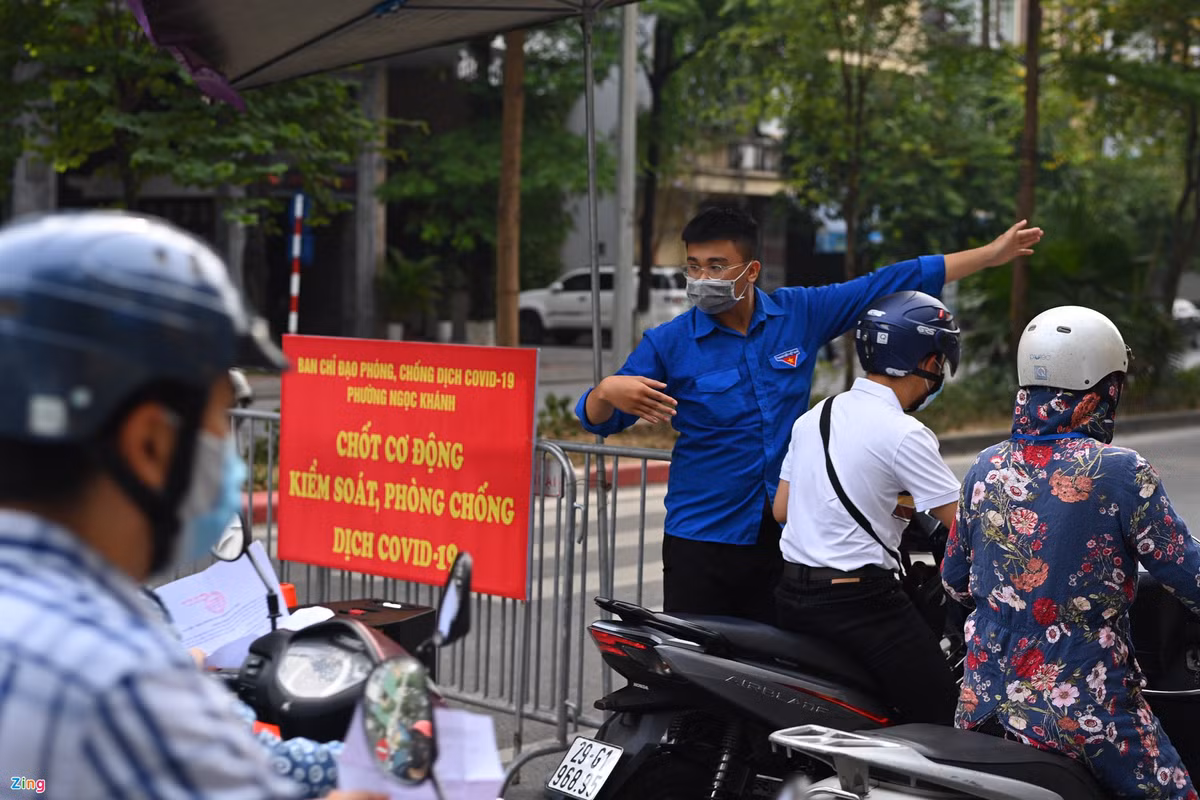 Tuy nhiên do lưu lượng phương tiện đông, việc kiểm soát giấy tờ gặp nhiều khó khăn.